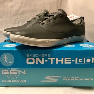 NIB Skechers Women's 8.5 Shoes